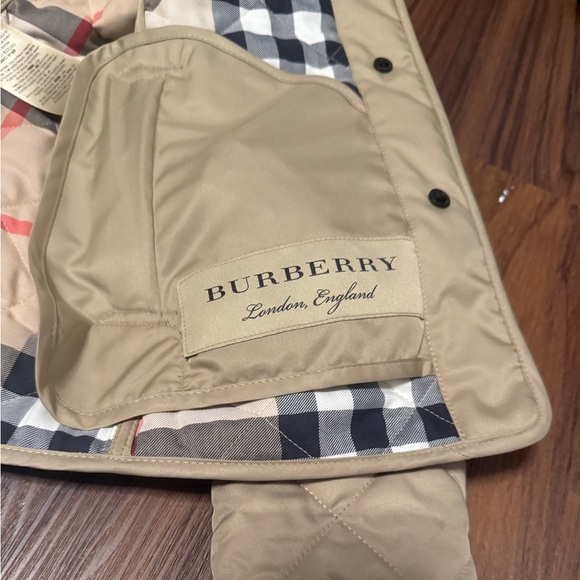 NWOT Burberry Beige Quilted Jacket - Picture 4 of 8